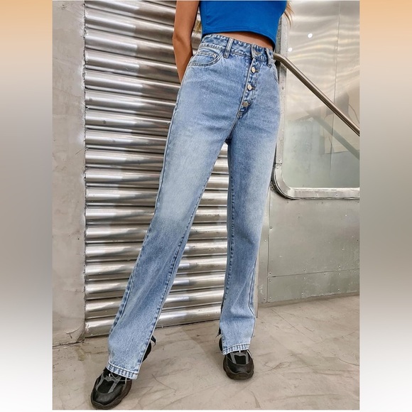 ABOUND Distressed Jeans - Picture 2 of 9